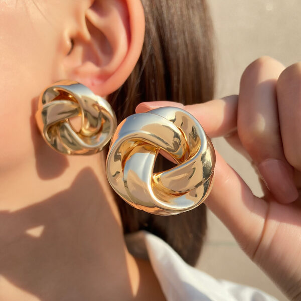 All-match Twisted Alloy Stud Earrings For Women