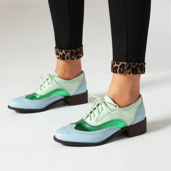 Retro British Contrasting Color Brogue High-cut Lace-up Shoes - Image 3