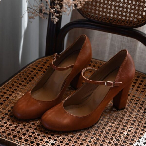 Fashion Pointed 40-43 Plus Size Buckle Strap Shallow Mouth Pumps Women - Image 2