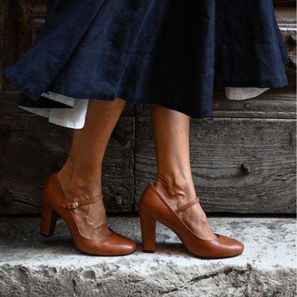Fashion Pointed 40-43 Plus Size Buckle Strap Shallow Mouth Pumps Women - Image 3