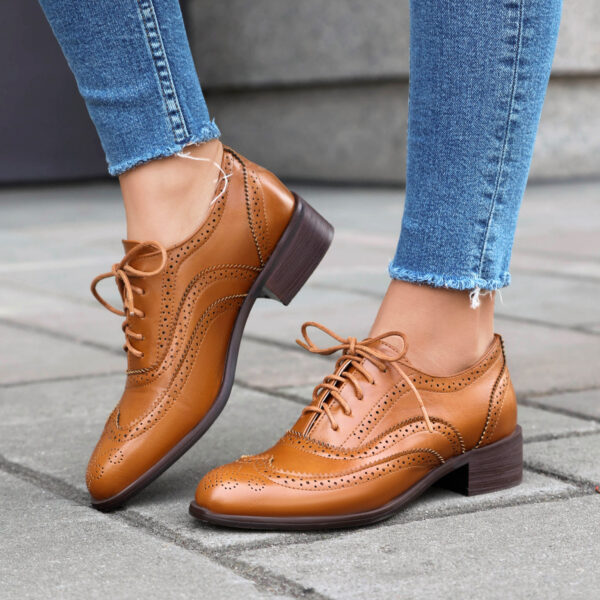 Retro British Contrasting Color Brogue High-cut Lace-up Shoes - Image 2